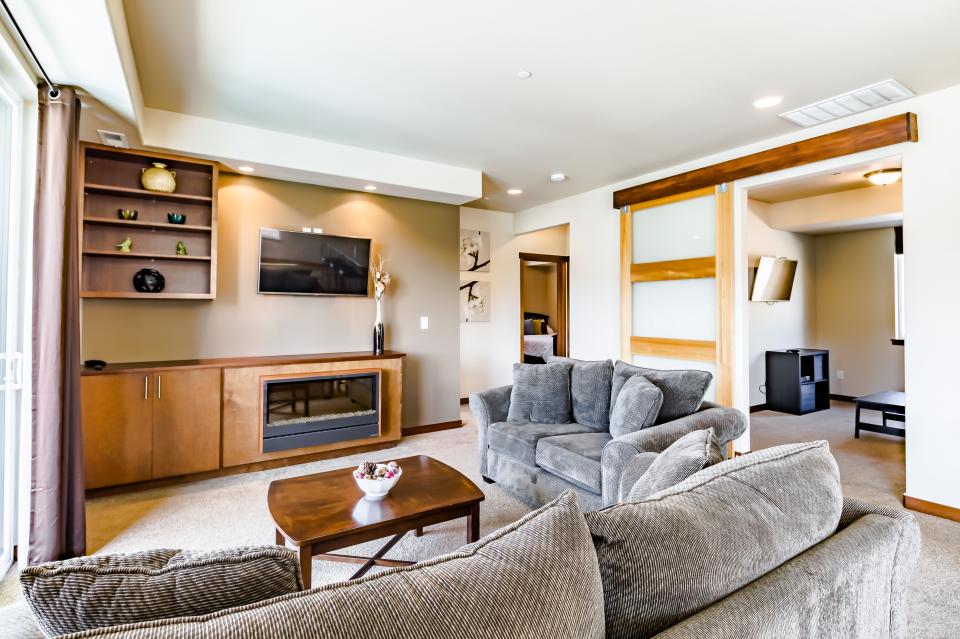 Marina Edge Lake Chelan Condo 3 BD Vacation Rental in Manson, WA Vacasa