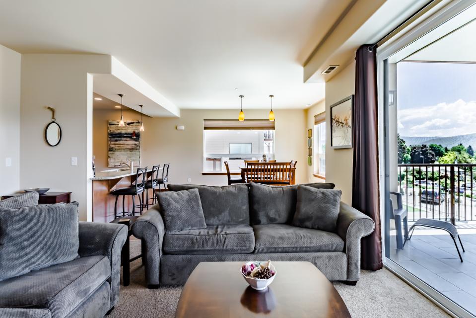 Marina Edge Lake Chelan Condo 3 BD Vacation Rental in Manson, WA Vacasa