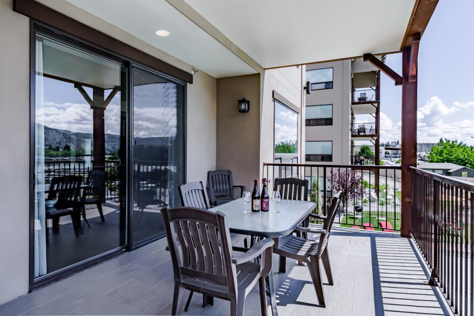 Marina Edge Lake Chelan Condo 3 BD Vacation Rental in Manson, WA Vacasa