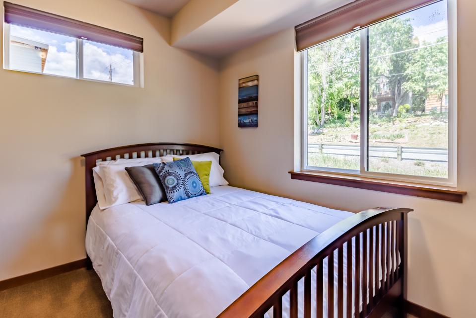 Marina Edge Lake Chelan Condo 3 BD Vacation Rental in Manson, WA Vacasa