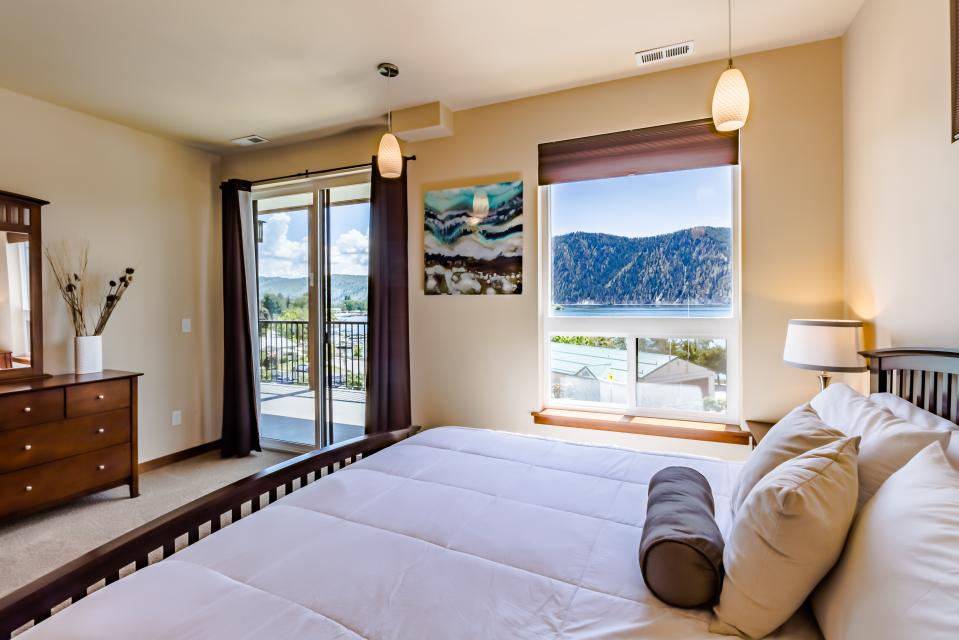Marina Edge Lake Chelan Condo 3 BD Vacation Rental in Manson, WA Vacasa
