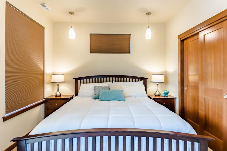 Marina Edge Lake Chelan Condo 3 BD Vacation Rental in Manson, WA Vacasa