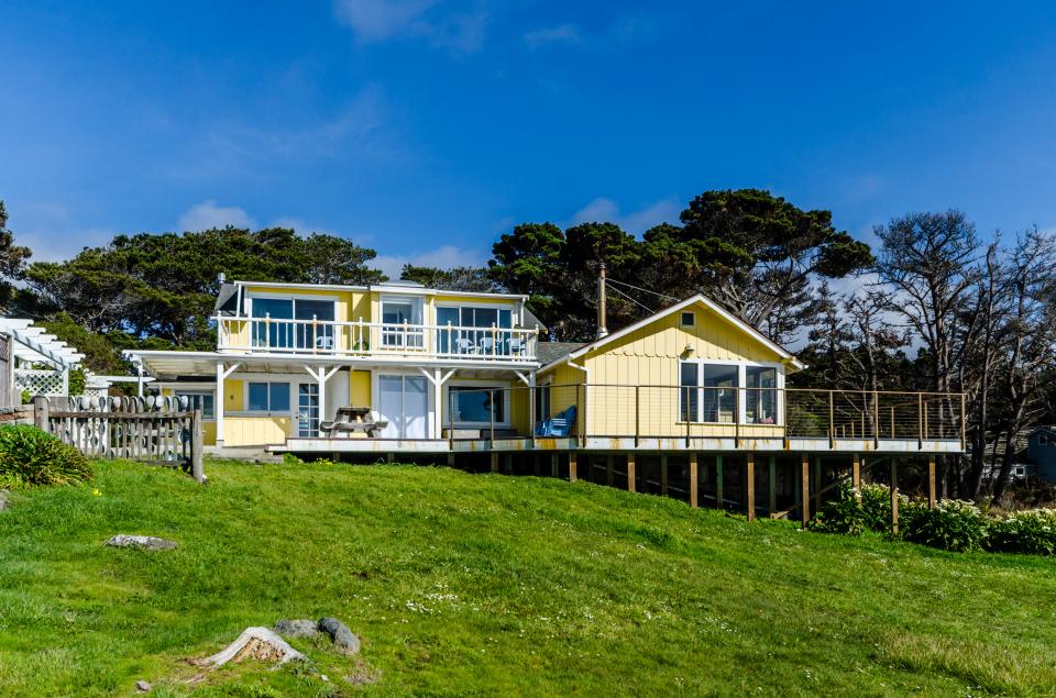 Sea Cove 3 BD Vacation Rental in Fort Bragg, CA Vacasa