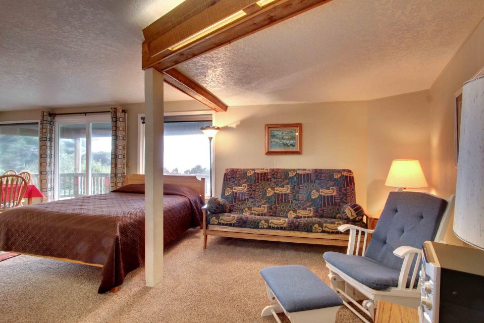 The Yaquina House 4 BD Vacation Rental in Newport, OR Vacasa