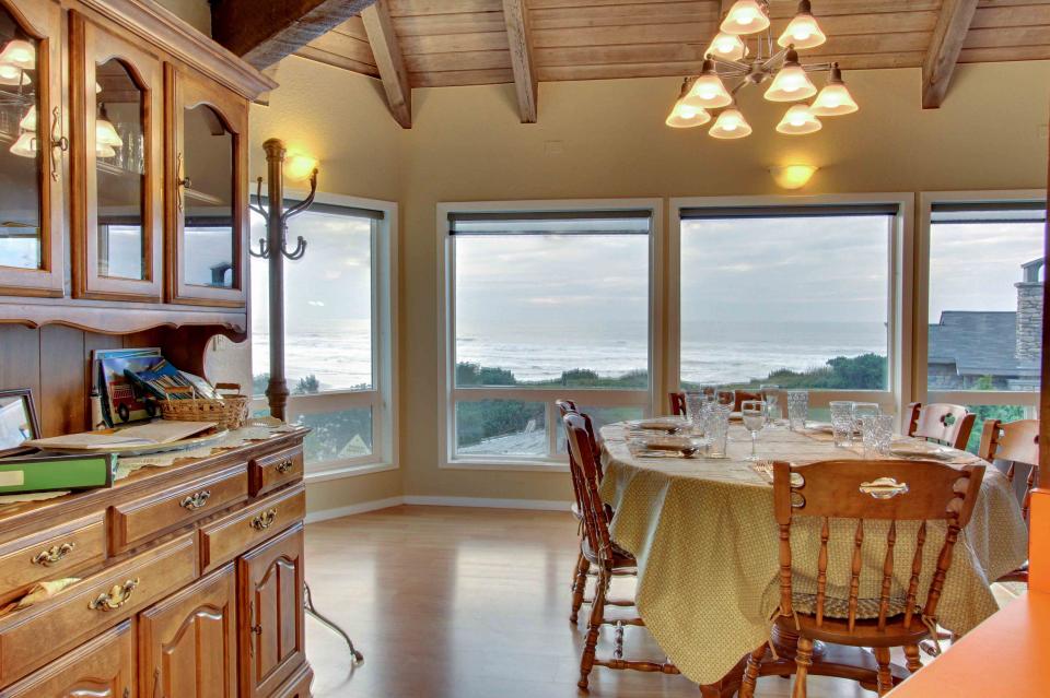 The Yaquina House 4 BD Vacation Rental in Newport, OR Vacasa
