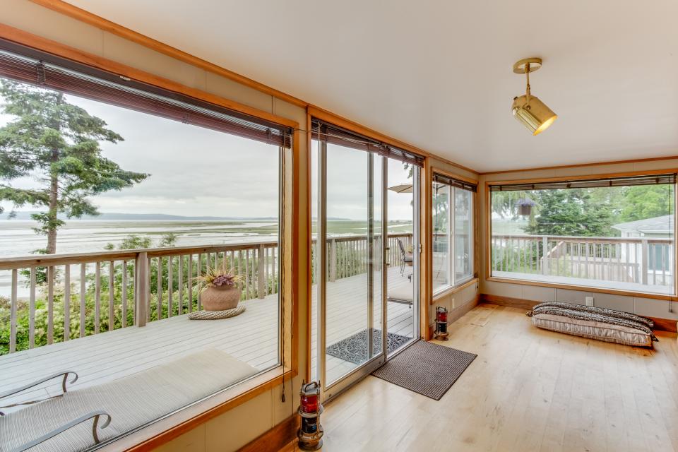 The Warm Beach Waterfront House on the Puget Sound 2 BD Vacation