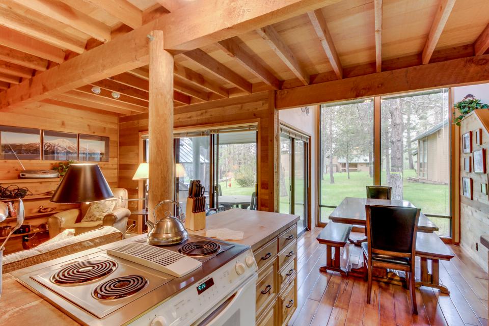 Ranch Cabin 12 Discover Sunriver 2 BD Vacation Rental in Sunriver