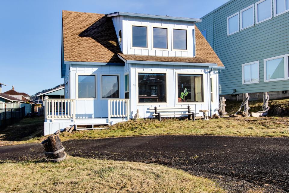 Seascape Cottage Studio Vacation Rental in Yachats, OR Vacasa