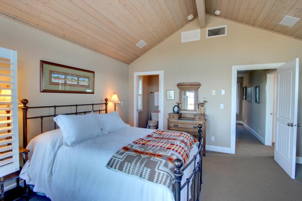 House on the Bay 3 BD Vacation Rental in Newport, OR Vacasa