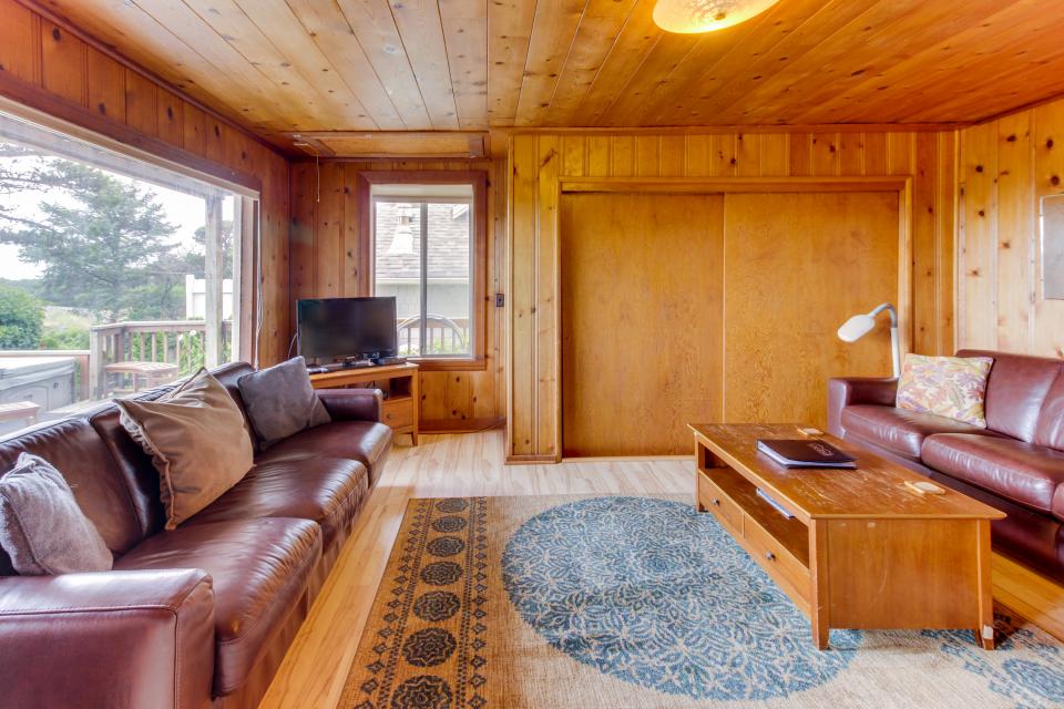 Arnold Beach House 3 BD Vacation Rental in Rockaway Beach, OR Vacasa