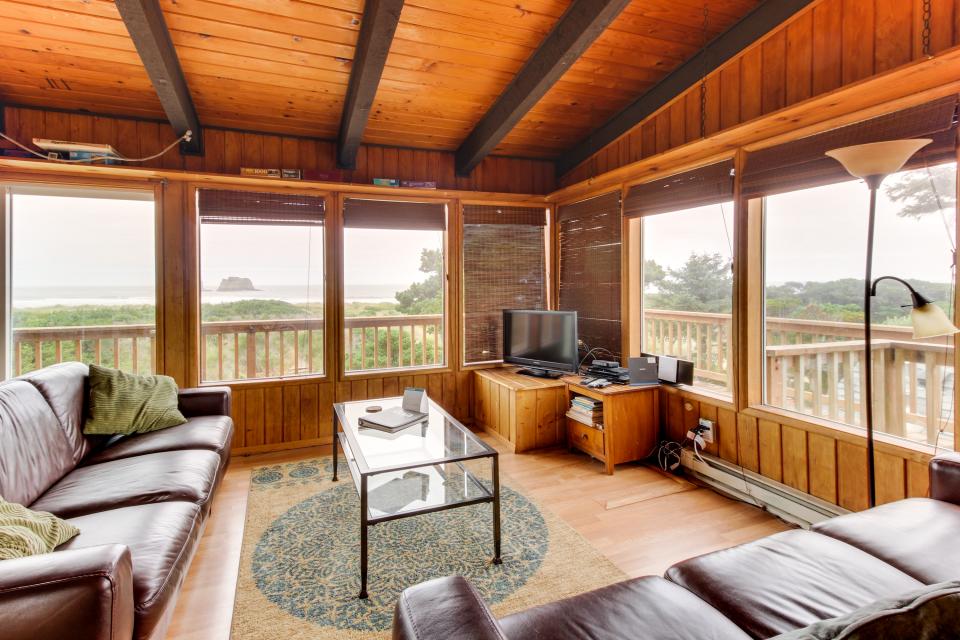 Arnold Beach House Upper Level 1 BD Vacation Rental in Rockaway Beach, OR Vacasa