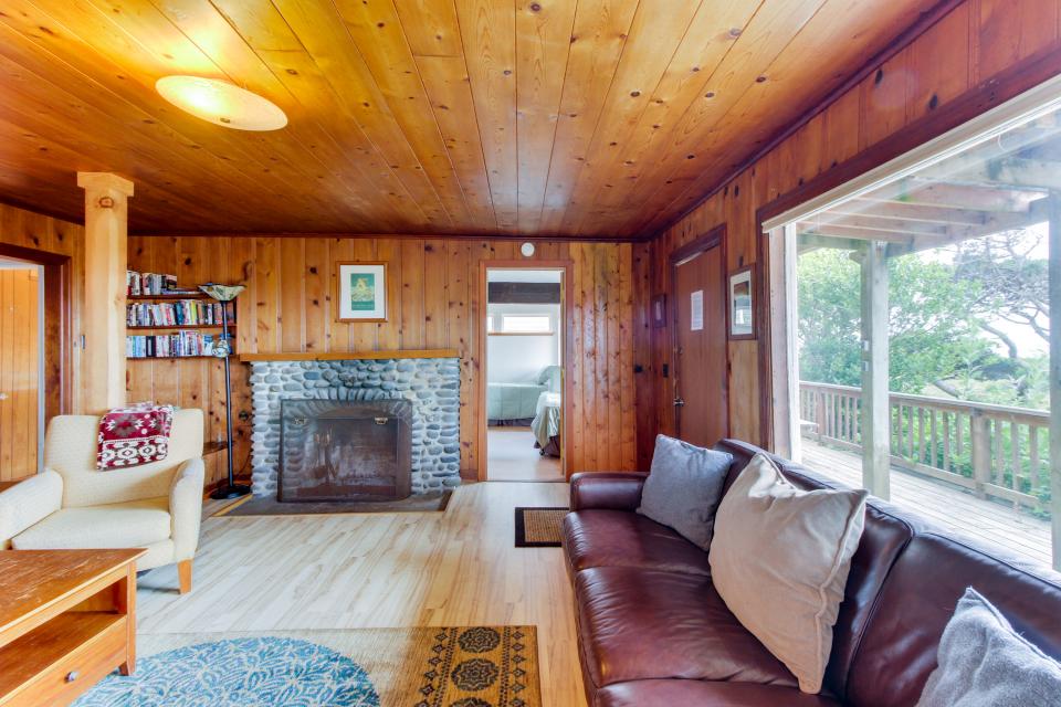 Arnold Beach House Lower Level 2 BD Vacation Rental in Rockaway