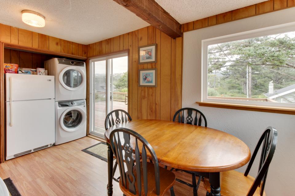 Arnold Beach House Lower Level 2 BD Vacation Rental in Rockaway