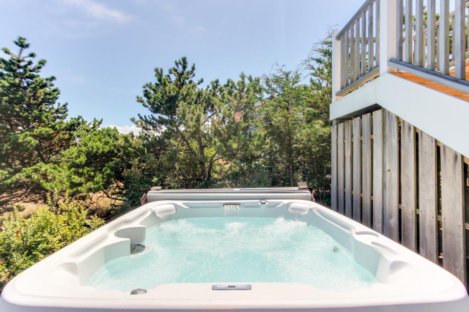 Surf Pines Rilea's Rest 4 BD Vacation Rental in Warrenton, OR Vacasa