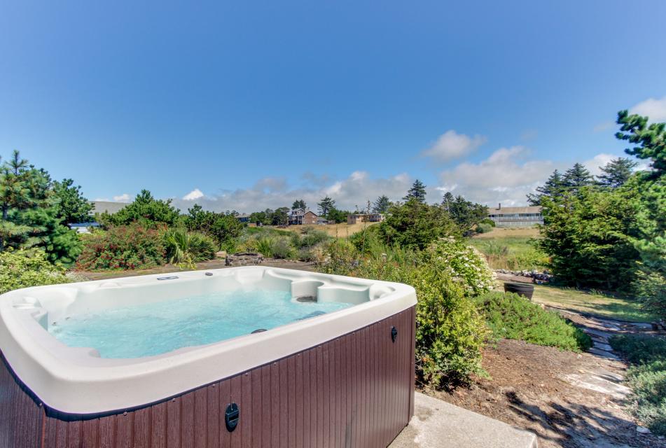 Surf Pines Rilea's Rest 4 BD Vacation Rental in Warrenton, OR Vacasa