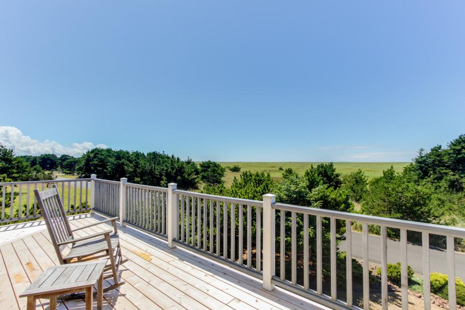 Surf Pines Rilea's Rest 4 BD Vacation Rental in Warrenton, OR Vacasa