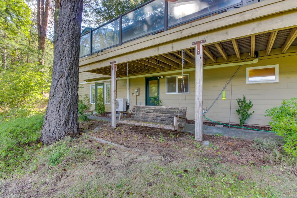 Mitchell Point Retreat 3 BD Vacation Rental in Hood River, OR Vacasa