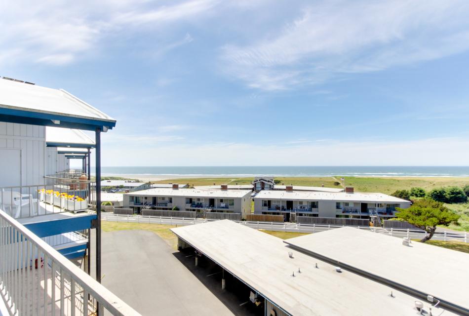 Gearhart Ocean Views 2 BD Vacation Rental in Gearhart, OR Vacasa