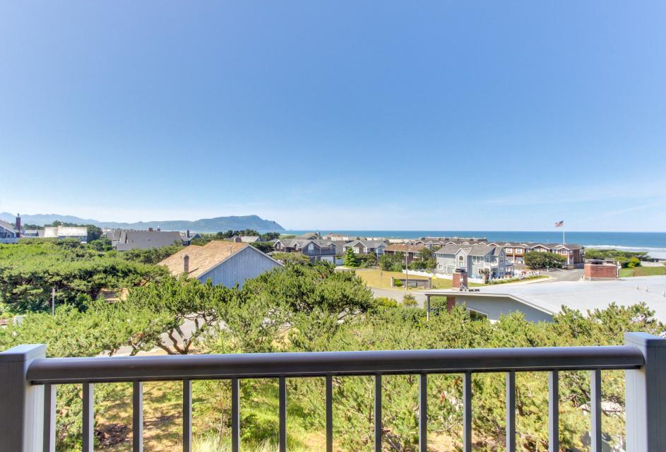 Gearhart Condo 1 BD Vacation Rental in Gearhart, OR Vacasa