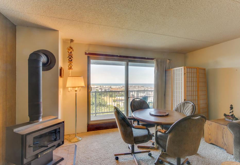 Gearhart Condo 1 BD Vacation Rental in Gearhart, OR Vacasa