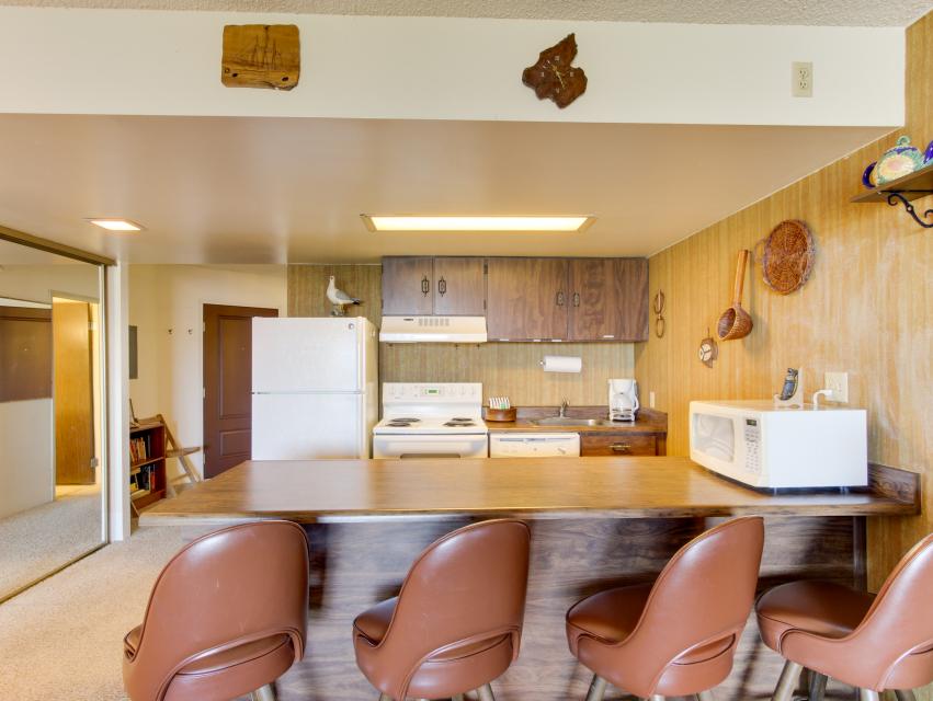 Gearhart Condo 1 BD Vacation Rental in Gearhart, OR Vacasa