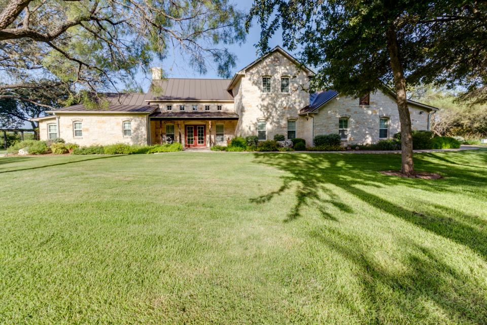 The River House 3 BD Vacation Rental in Fredericksburg, TX Vacasa