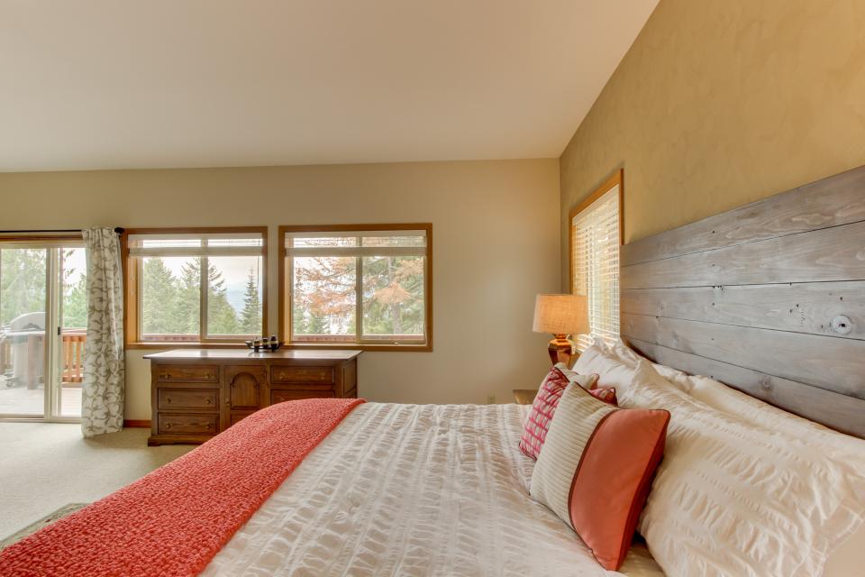 Flying Eagles 2 BD Vacation Rental in Sagle, ID Vacasa