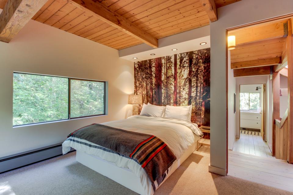 Sandy River Treehouse 4 BD Vacation Rental in Sandy, OR Vacasa