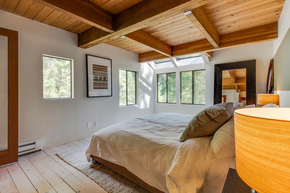 Sandy River Treehouse 4 BD Vacation Rental in Sandy, OR Vacasa