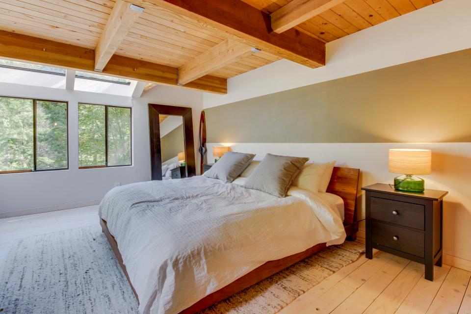 Sandy River Treehouse 4 BD Vacation Rental in Sandy, OR Vacasa