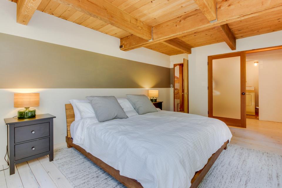 Sandy River Treehouse 4 BD Vacation Rental in Sandy, OR Vacasa