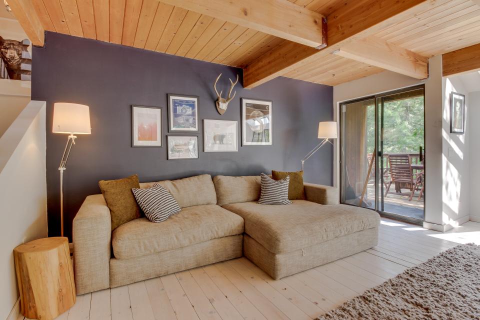 Sandy River Treehouse 4 BD Vacation Rental in Sandy, OR Vacasa