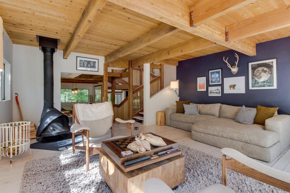 Sandy River Treehouse 4 BD Vacation Rental in Sandy, OR Vacasa