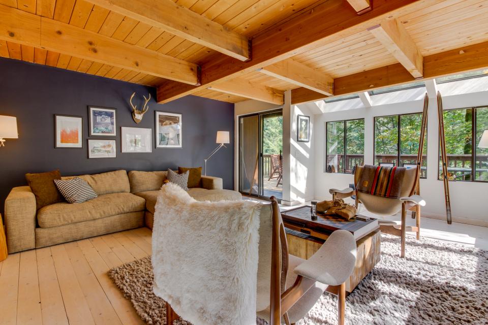 Sandy River Treehouse 4 BD Vacation Rental in Sandy, OR Vacasa