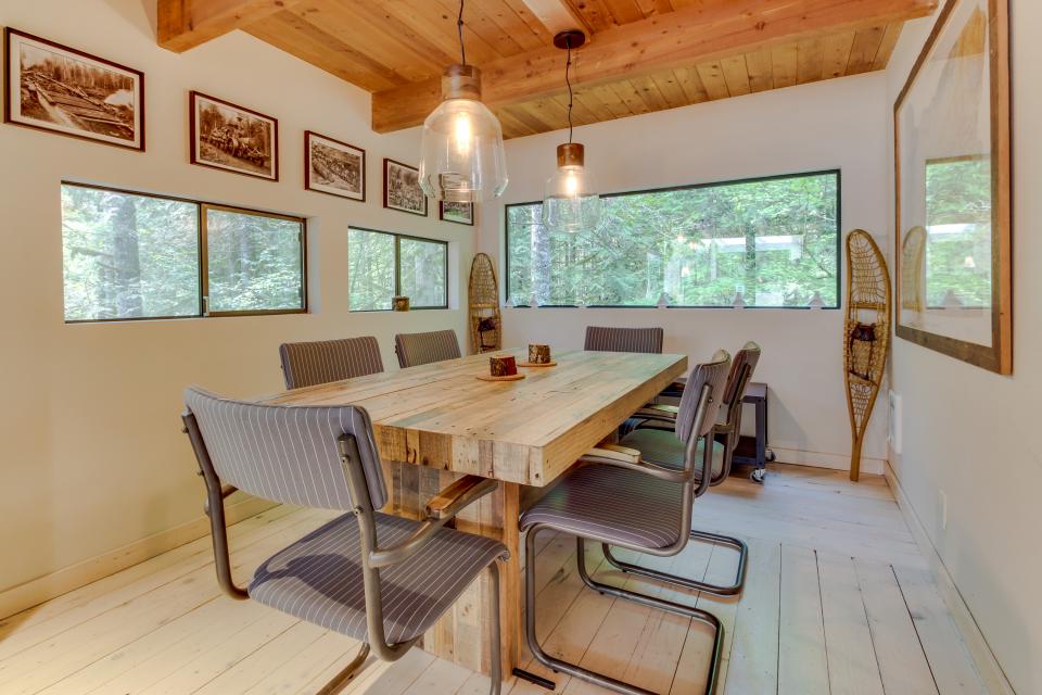 Sandy River Treehouse 4 BD Vacation Rental in Sandy, OR Vacasa