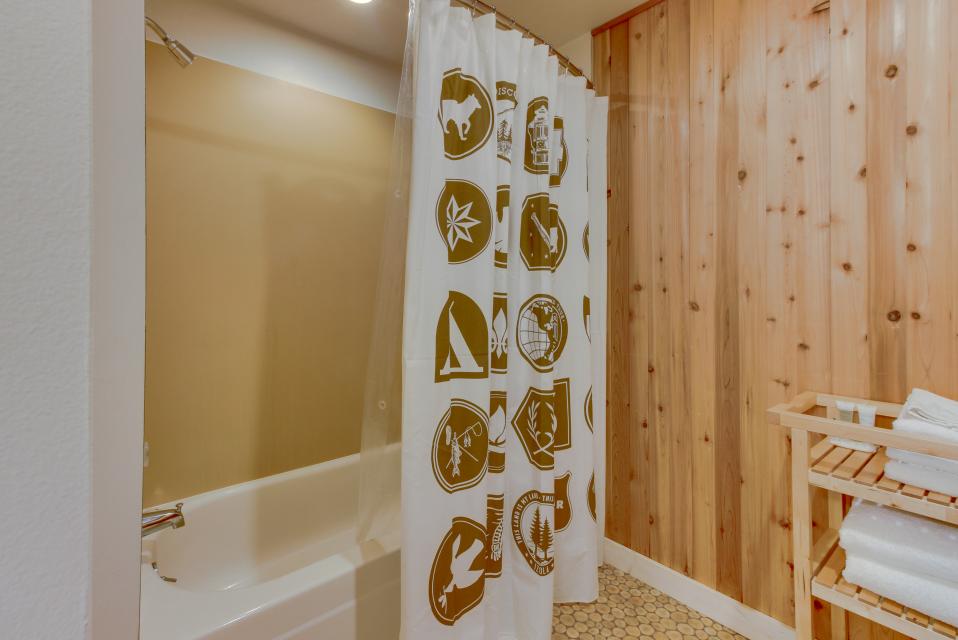 Sandy River Treehouse 4 BD Vacation Rental in Sandy, OR Vacasa