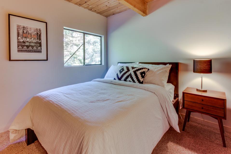 Sandy River Treehouse 4 BD Vacation Rental in Sandy, OR Vacasa