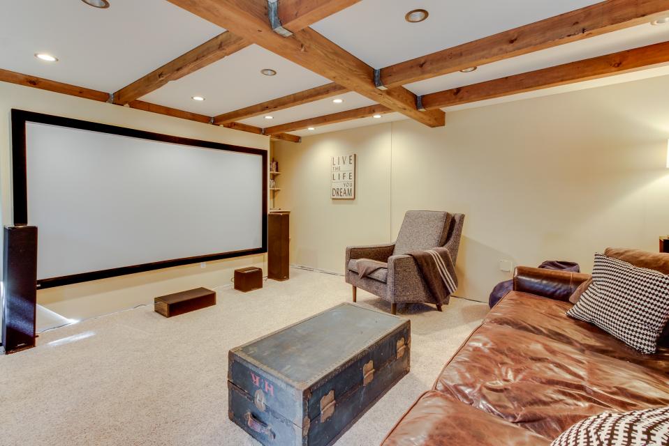 Sandy River Treehouse 4 BD Vacation Rental in Sandy, OR Vacasa