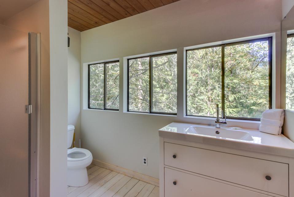 Sandy River Treehouse 4 BD Vacation Rental in Sandy, OR Vacasa