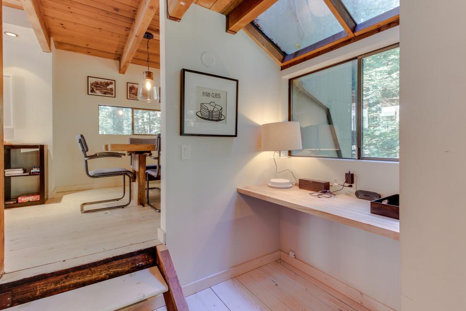 Sandy River Treehouse 4 BD Vacation Rental in Sandy, OR Vacasa