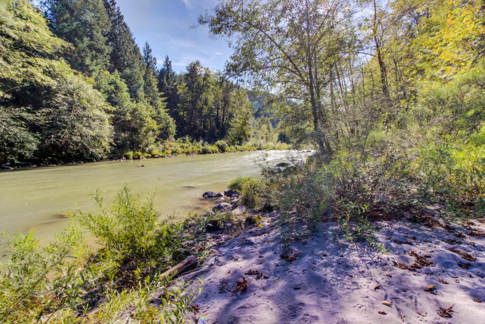 Sandy River Treehouse 4 BD Vacation Rental in Sandy, OR Vacasa