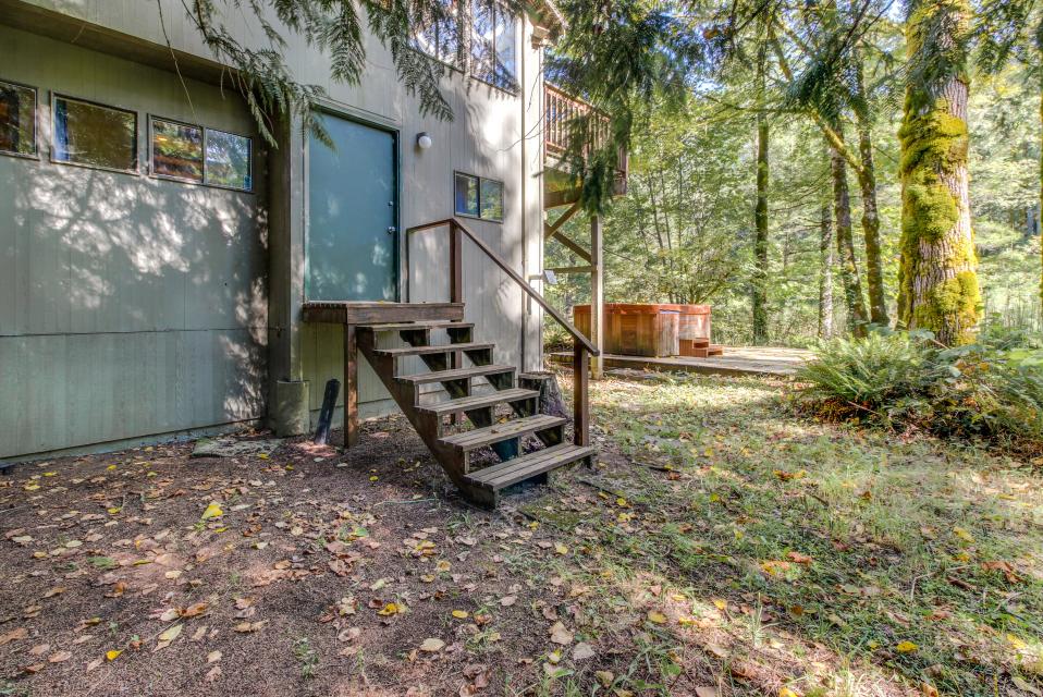 Sandy River Treehouse 4 BD Vacation Rental in Sandy, OR Vacasa