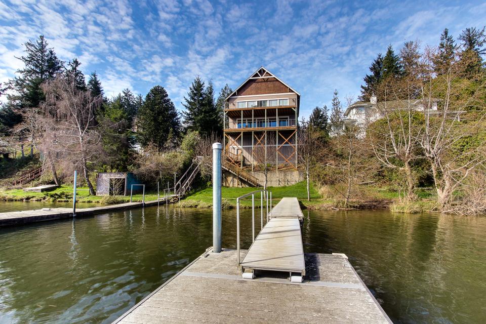 Vista Point Lakehouse on Siltcoos Lake 4 BD Vacation Rental in