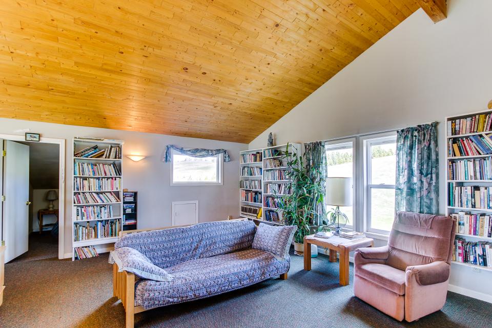 Morning Song Acres 5 BD Vacation Rental in Lyle, WA Vacasa