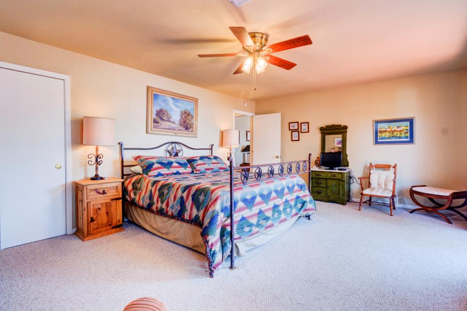 Moore's Hidden Cove Retreat 3 BD Vacation Rental in TX Vacasa