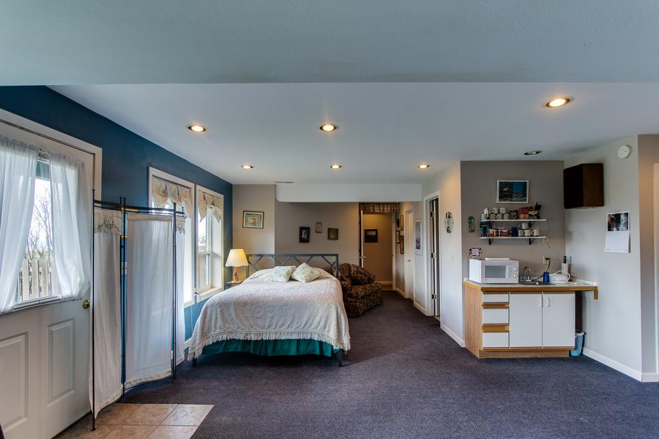 Morning Song Acres 5 BD Vacation Rental in Lyle, WA Vacasa