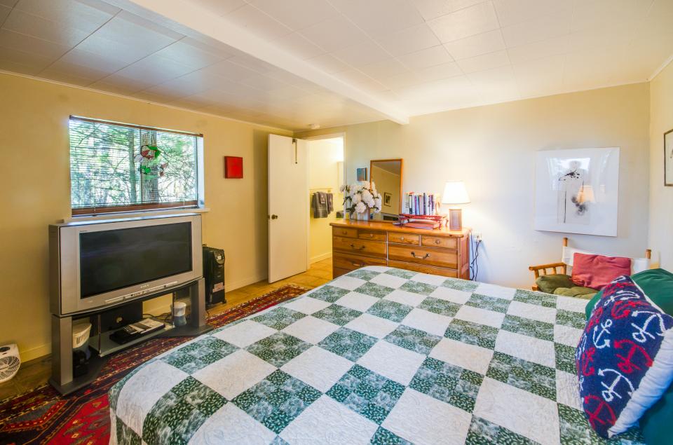 Safe At Anchor 2 BD Vacation Rental in Elk, CA Vacasa