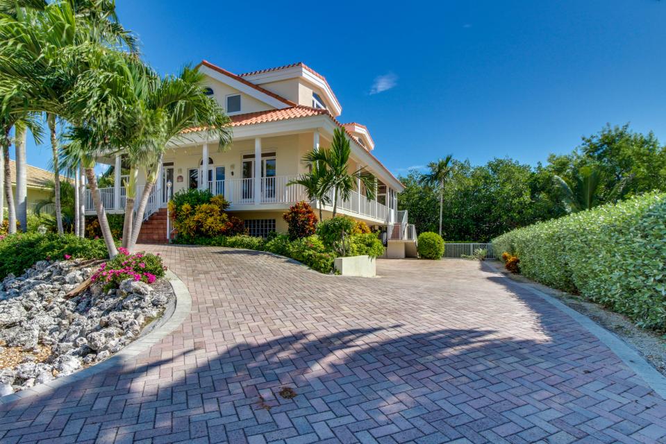 Fifteenth Street Fanfare 3 BD Vacation Rental in Key Colony Beach, FL