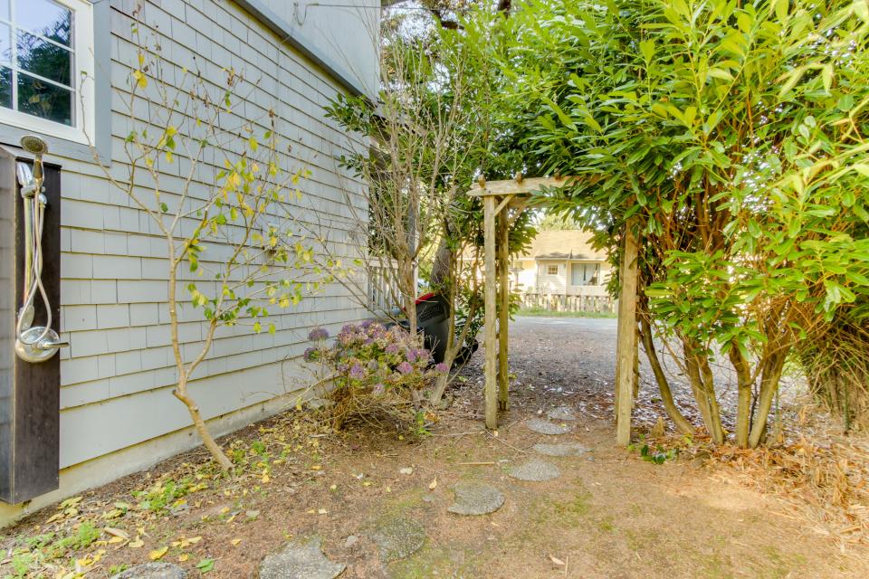 Van Buren's Cottage 2 BD Vacation Rental in Cannon Beach, OR Vacasa