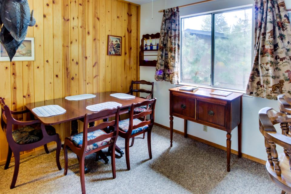 Spruce Grove Cabin Retreat 10 BD Vacation Rental in South Lake Tahoe